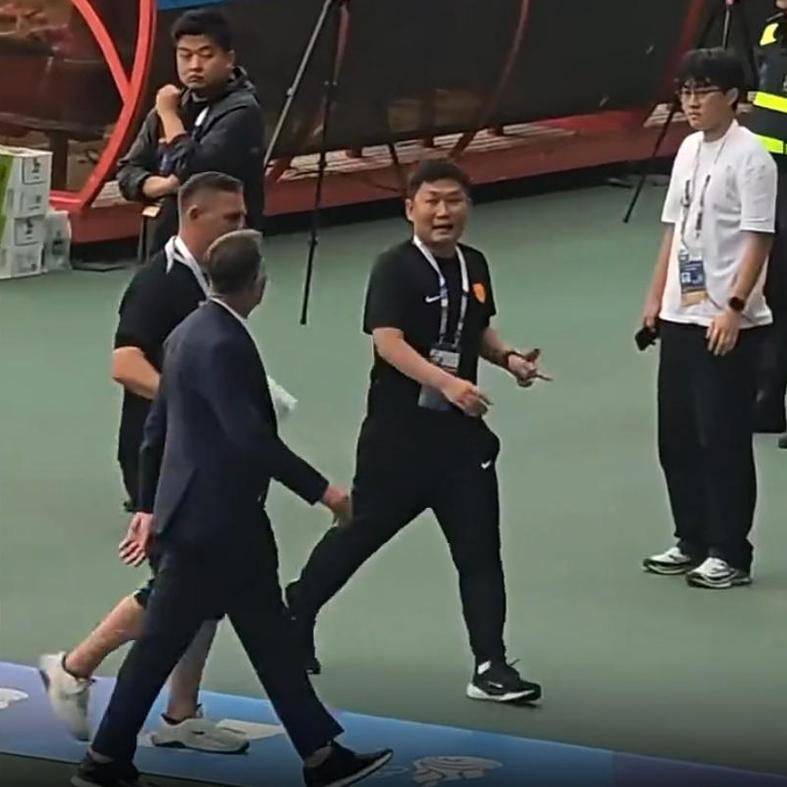 九游电脑版下载-刘建业师承高洪波！李镇全承认小动作搞心态 球迷：罗斯主动找茬